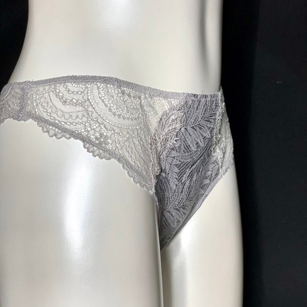 LISE LACE THONG - Picture 2 of 7